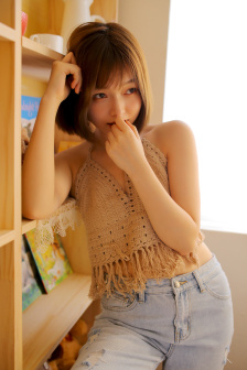 美女脱了内裤让男人捅